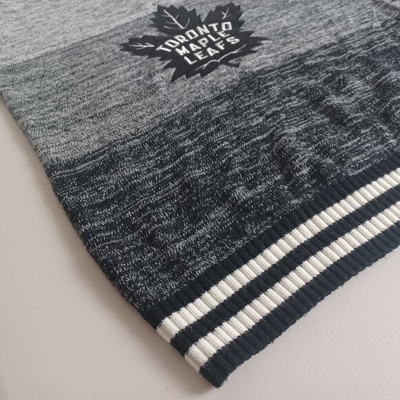 NHL Maple Leafs Fan Sweater - Picture 6 of 16